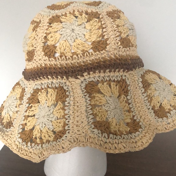 Steve Madden Paper Yarn Bucket Hat - Picture 3 of 7
